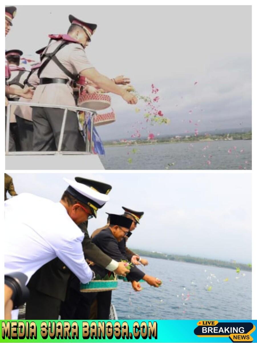 Bupati, Kapolresta, Danlanal, dan Dandim Lakukan Tabur Bunga di Selat Bali dalam Rangka Hari Pahlawan