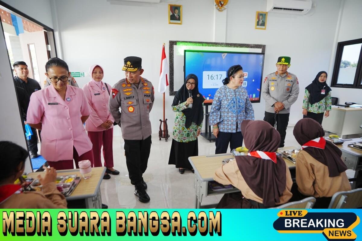 Kapolri Singgung Wujudkan Generasi Emas Usai Tinjau SMP Kemala Bhayangkari Karanganyar