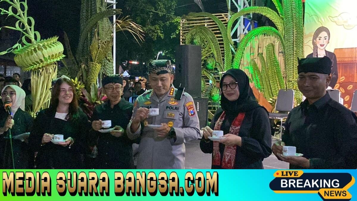 Festival Ngopi Sepuluh Ewu 2025 Meriah, Kapolresta Banyuwangi Ngopi Bareng Warga di Desa Adat Kemiren