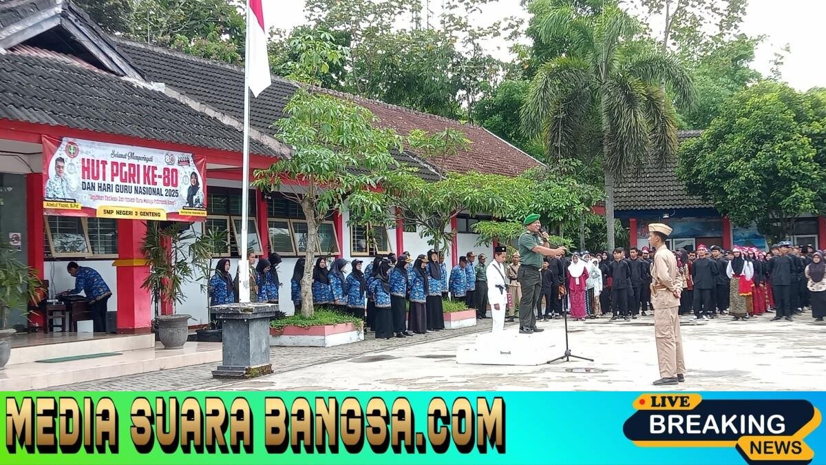 Anggota Koramil 0825-04 Genteng Tiba-tiba Jadi Pembina Upacara di SMPN 3, Ratusan Siswa Tampil ‘Berlumuran’ Semangat Pahlawan!
