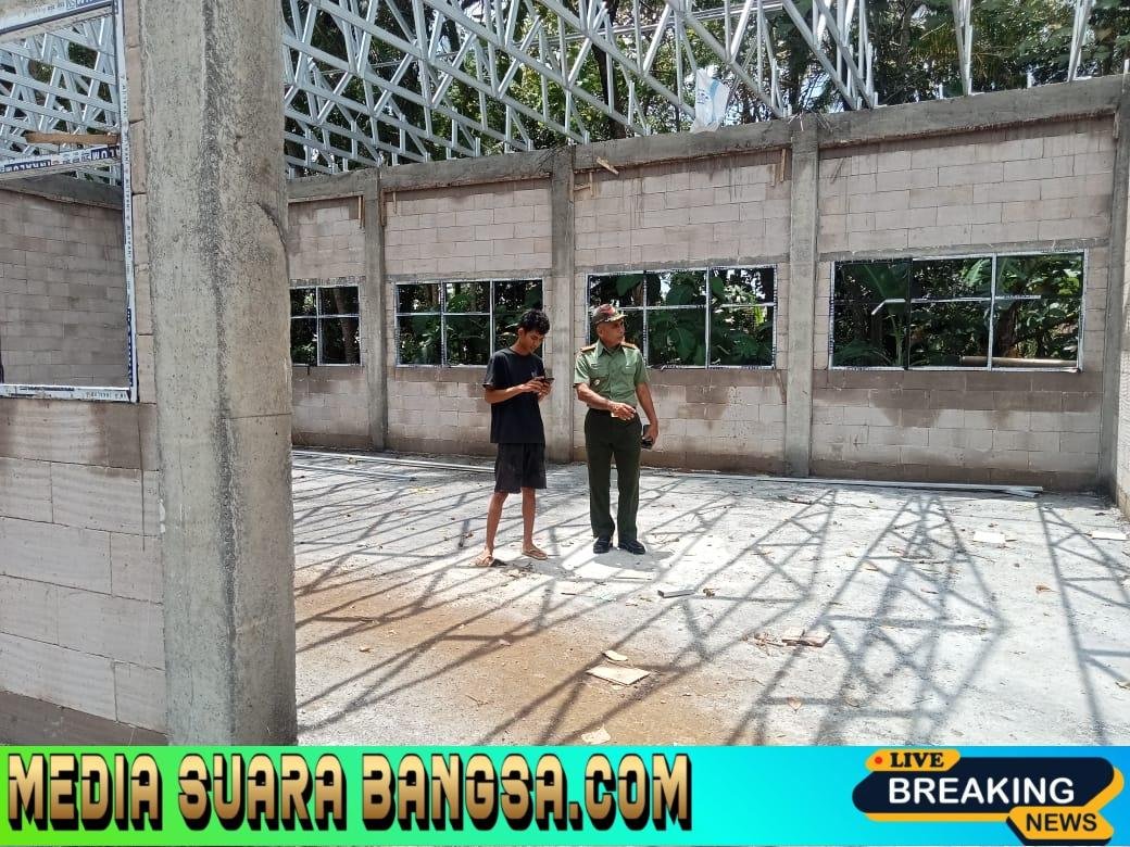 Babinsa Tinjau Revitalisasi Dua Sekolah di Bangorejo, Pastikan Pekerjaan Berjalan Sesuai Target