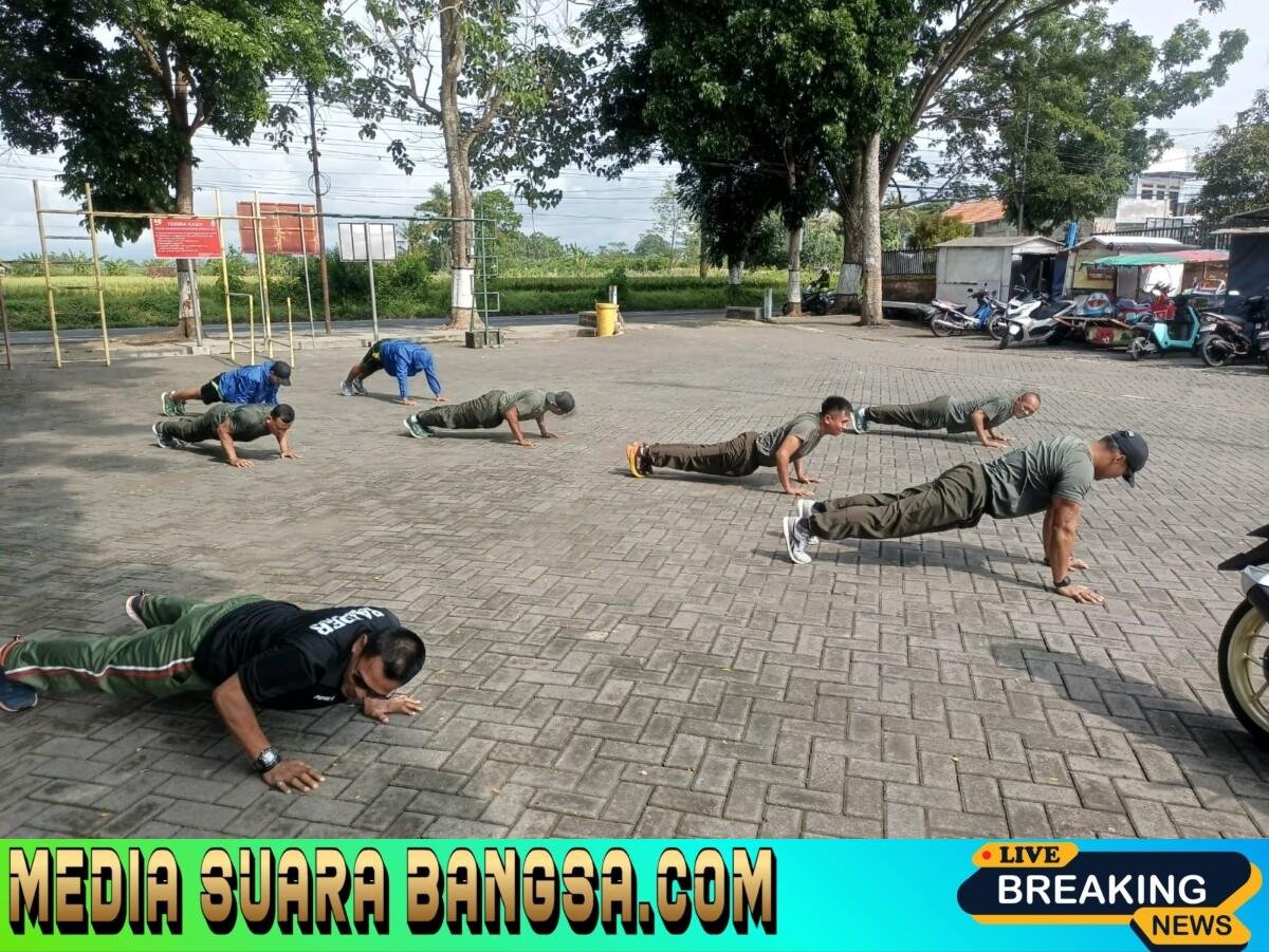 Koramil 0825/13 Singojuruh Lakukan Penjagaan Fisik dengan Olahraga Bersama