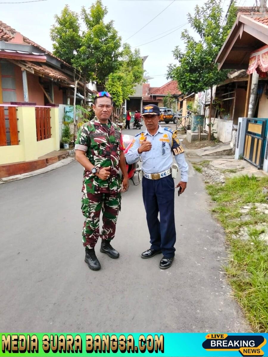 Babinsa Bakungan Jadi Perhatian Para Peserta jalan Sehat