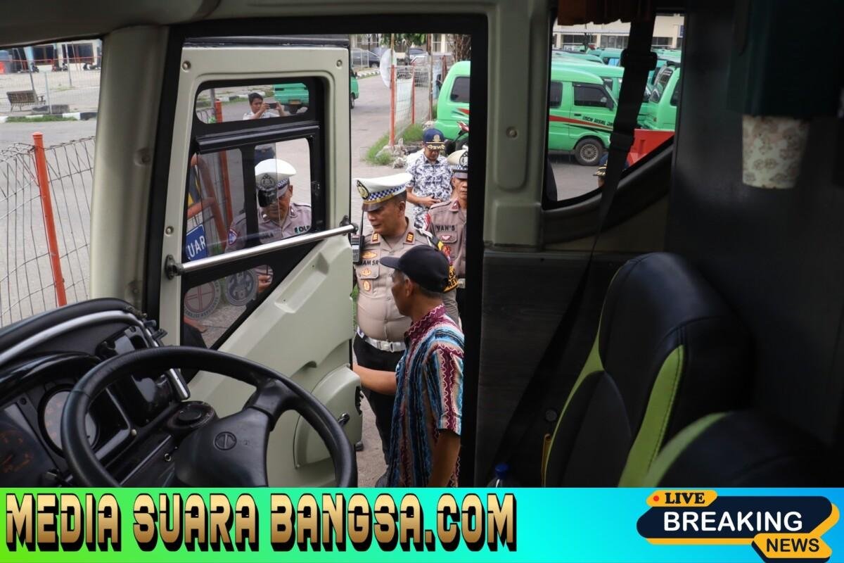 Operasi Zebra Semeru Polres Pelabuhan Tanjungperak Ramp Check Angkutan Umum dan Tes Urine Sopir