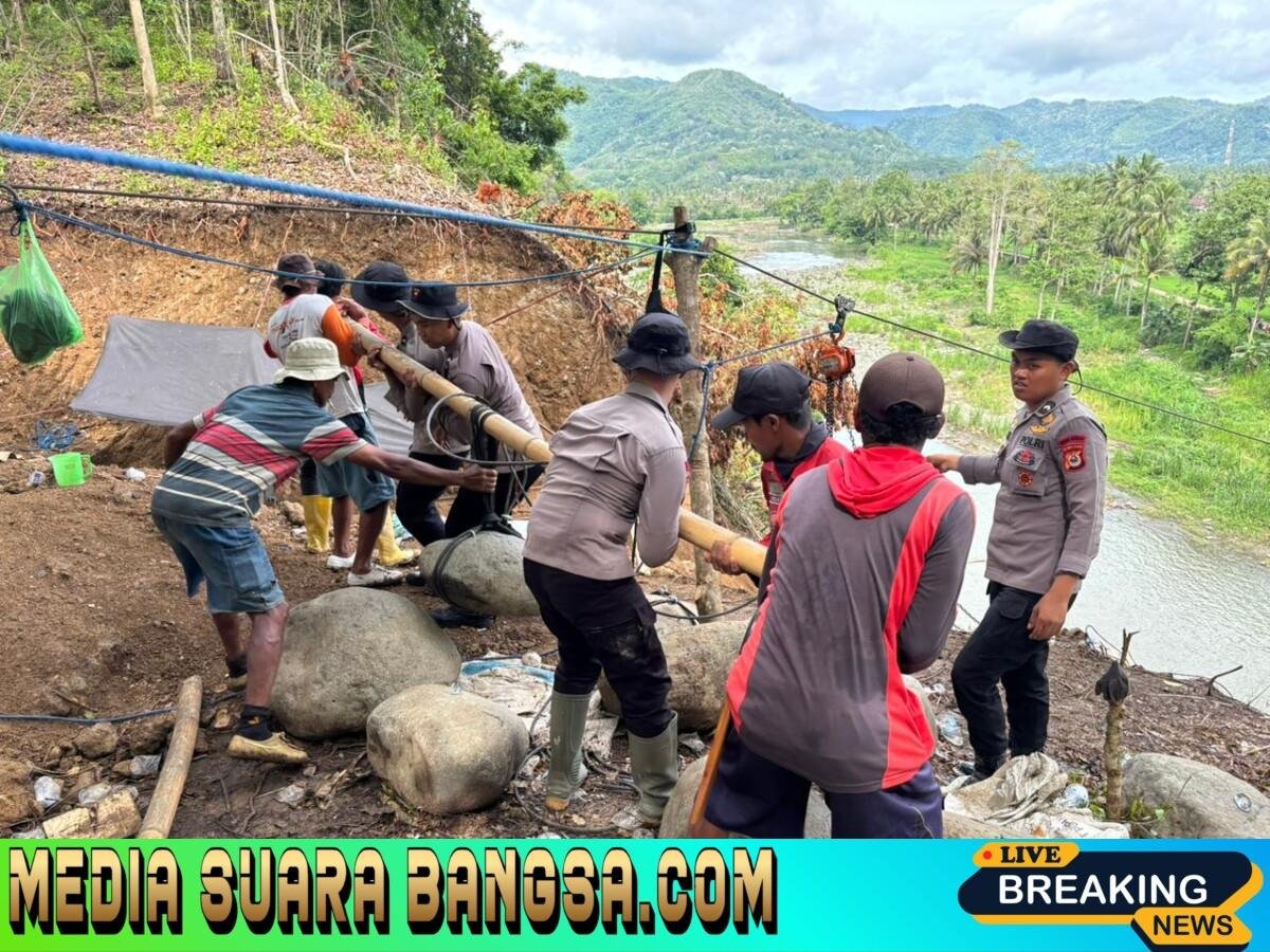 POLRI GERAK CEPAT RESPON PIDATO PRESIDEN PRABOWO, SATBRIMOBDA SULSEL BANGUN JEMBATAN GANTUNG DI SOPPENG