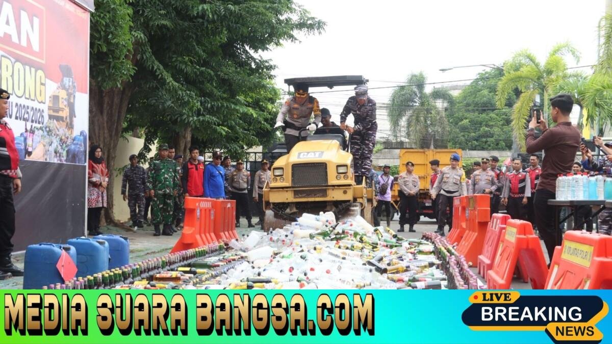 Jelang Nataru, Polresta Banyuwangi Musnahkan Ribuan Botol Miras dan Puluhan Knalpot Brong