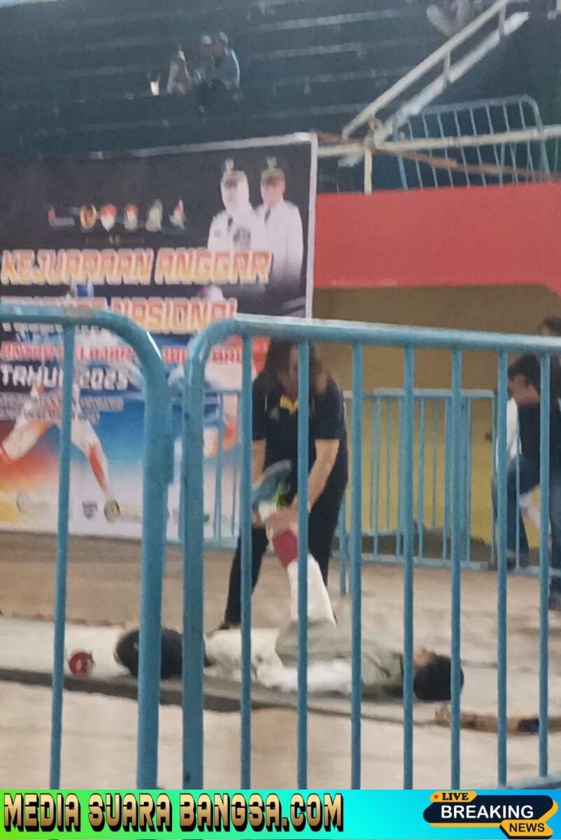 KEKECEWAAN ORANG TUA ATLIT ANGGAR DENGAN TROPHY BUPATI BANYUWANGI YANG TIDAK SESUAI DENGAN YANG DIJANJIKAN DAN TIDAK ADANYA TIM MEDIS