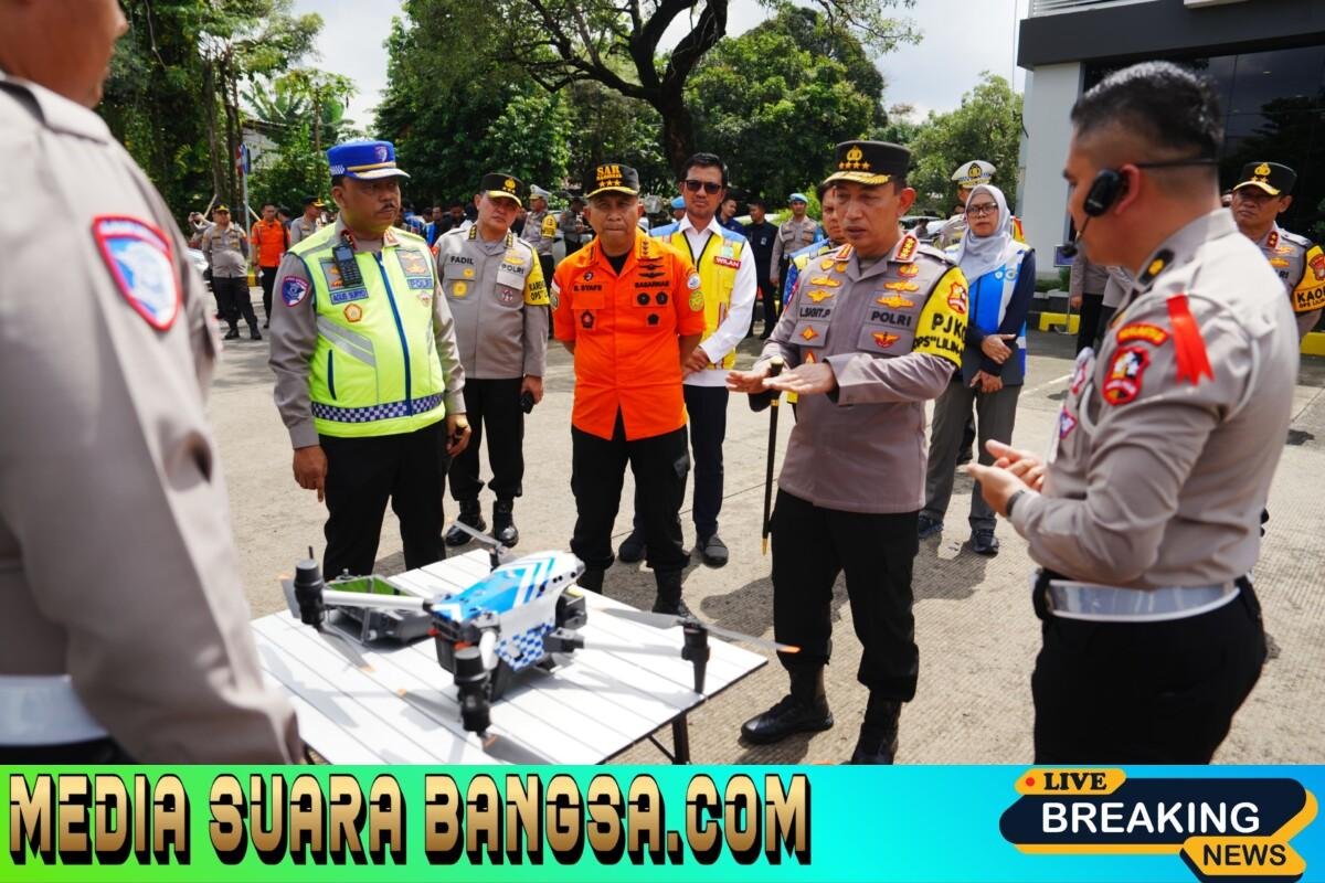 Kapolri Tinjau Pos Command Center, Pastikan Arus Mudik Berjalan Aman dan Nyaman