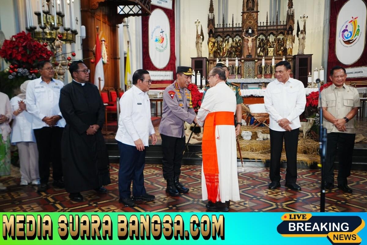 Tinjau 2 Gereja, Kapolri Pastikan Pengamanan dan Pelayanan Misa Malam Natal