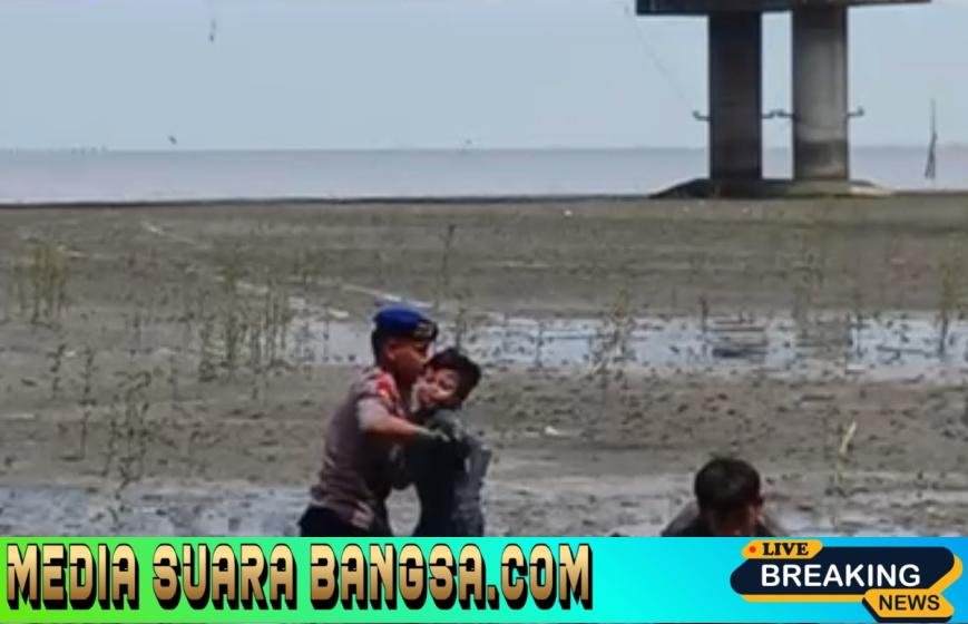 Respons Cepat Dit Polairud Polda Jatim Selamatkan Dua Anak Terjebak Lumpur di Wisata Kenjeran