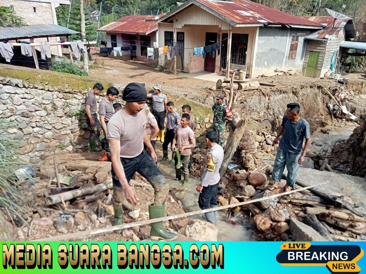 Gotong Royong Pascabanjir, Polri Pulihkan Drainase Tersumbat dan Gorong-gorong di Rusip Antara