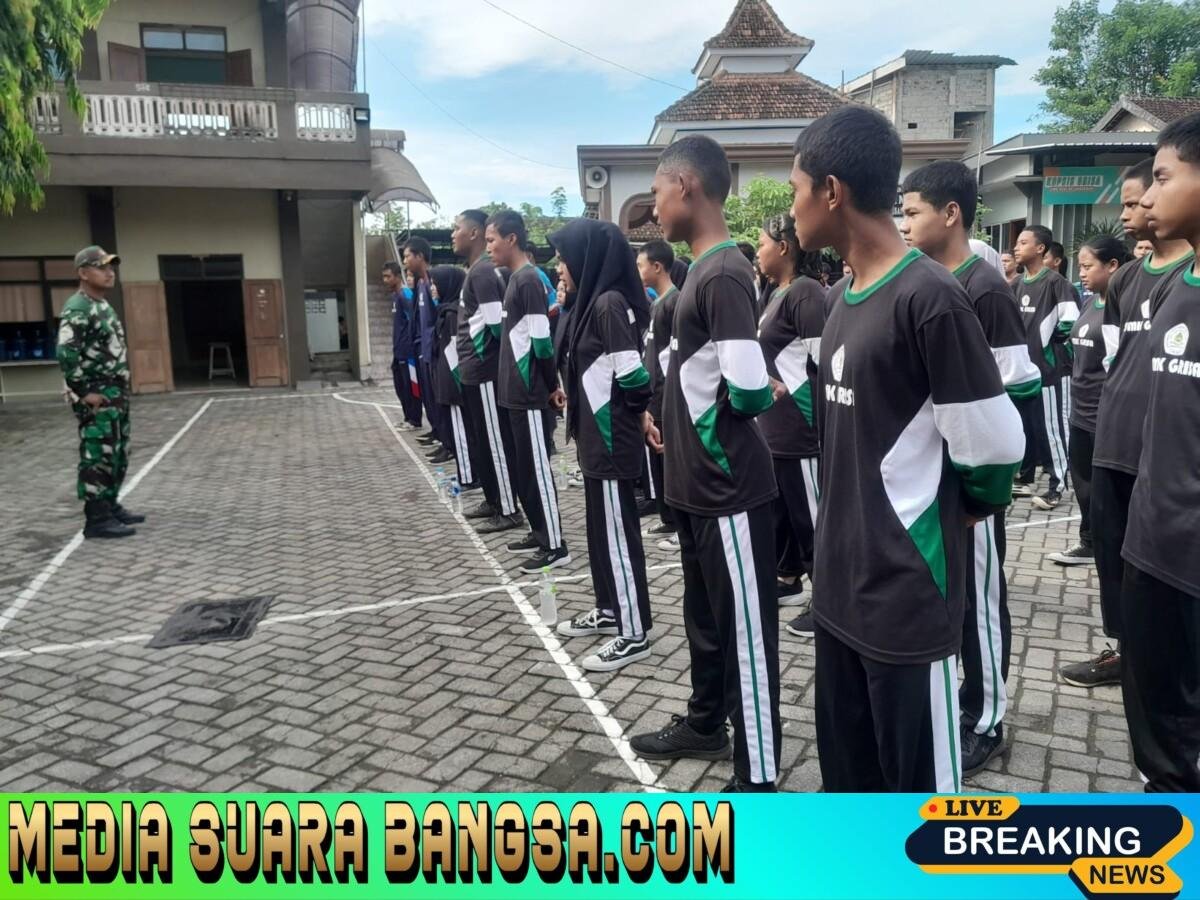 Koramil 0825-11/Pesanggaran Melaksanakan Pembinaan Mental dan Fisik Pelajar SMK PGRI Pesanggaran