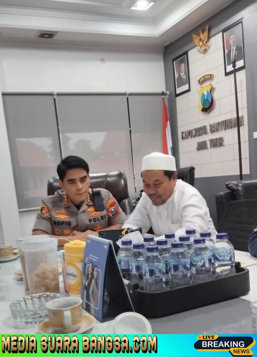 Ketua GM FKPPI PC-1325 Banyuwangi Serahkan Undangan Kegiatan “Campur Sari Campur Ngaji Mugi Nelesi Ati” kepada Kapolresta Banyuwangi