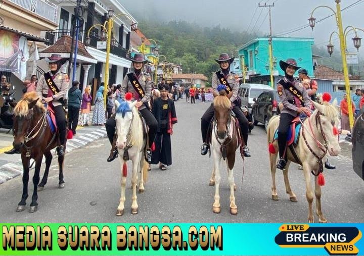 Layanan Keamanan, Polwan Polres Magetan Patroli Berkuda di Wisata Sarangan