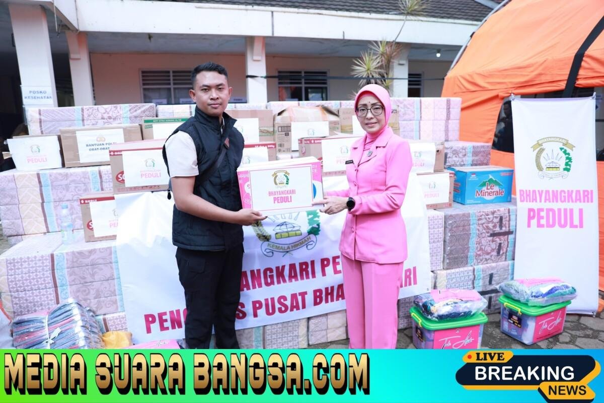 Ketua Umum Bhayangkari Salurkan Bantuan Lewat Ketua Bhayangkari Daerah Jawa Barat untuk Korban Longsor di Cisarua