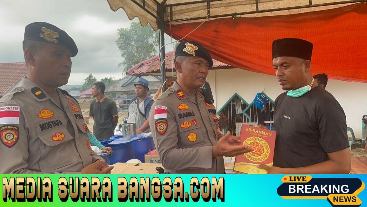 Polri Salurkan Bantuan Al-Qur’an kepada Pesantren Terdampak Banjir