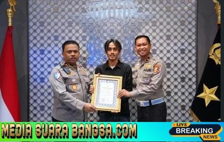 Kakorlantas Polri Beri Penghargaan kepada Aan, Sopir Truk yang Viral Selamatkan Pengguna Jalan di Tol Japek