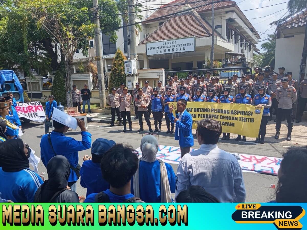 Polres Lamongan Berikan Pelayanan Humanis, Aksi Unjuk Rasa PC PMII di DPRD Kondusif