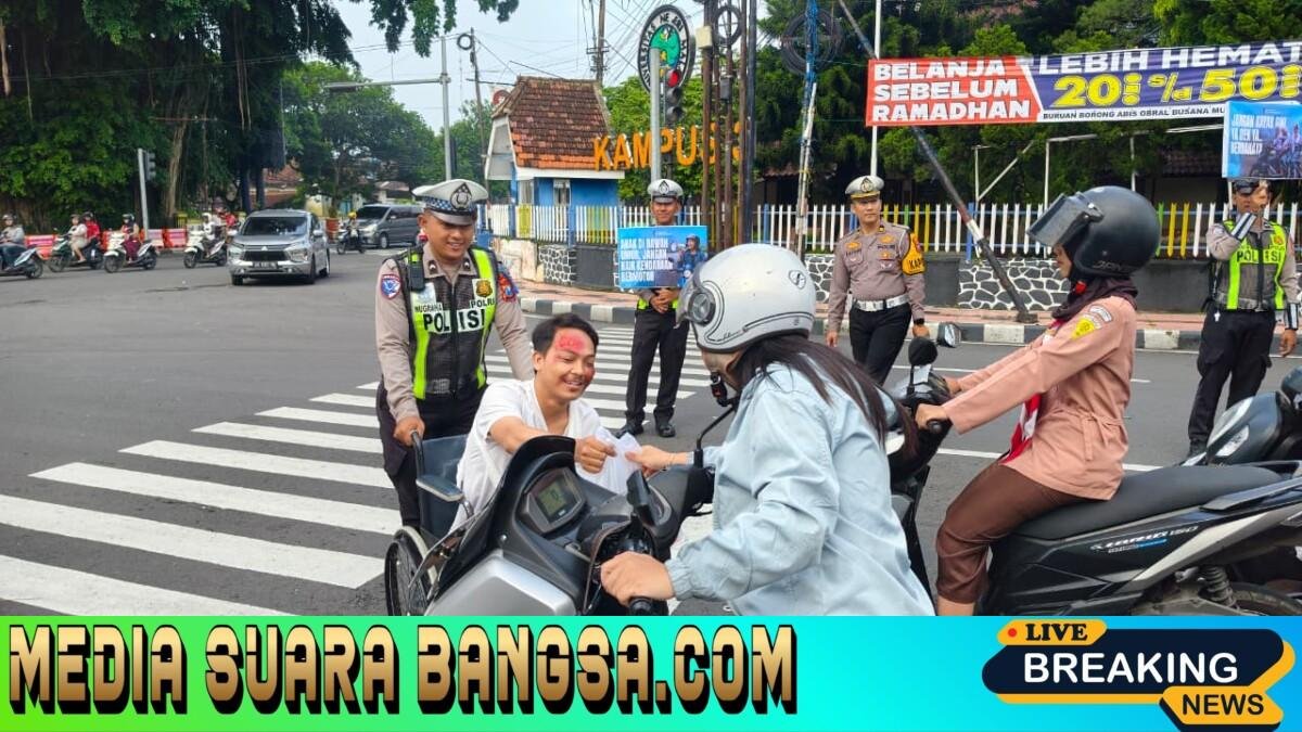 Polres Blitar Kota Edukasi Pengguna Jalan di Operasi Keselamatan Semeru Dengan Berbagi Sayur