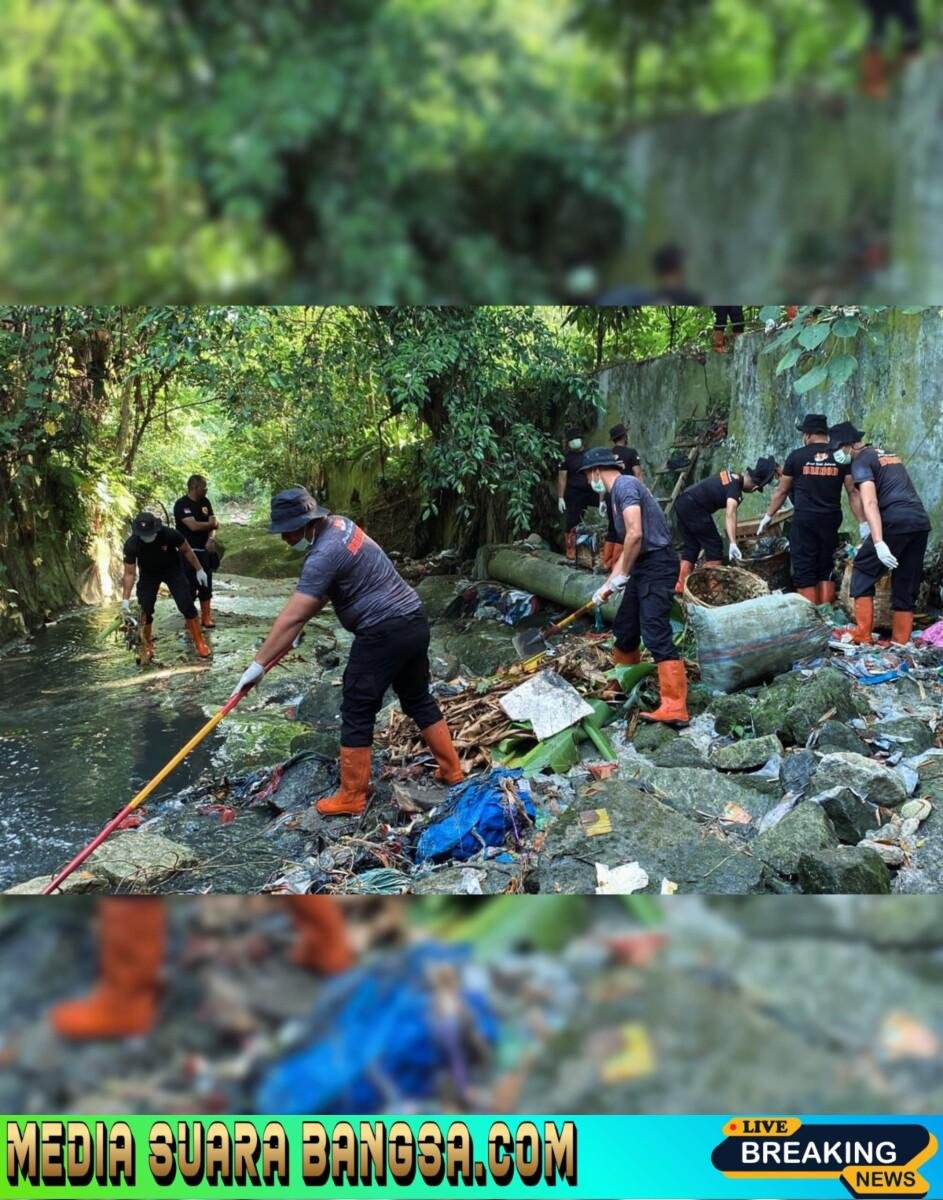 Brimob Polda Sumut Wujudkan Instruksi Presiden lewat Aksi Bersih Sungai