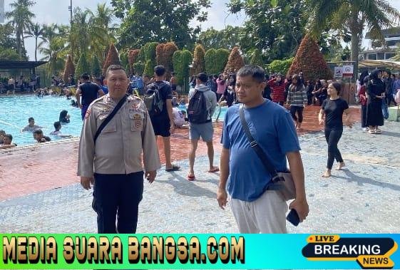 Personel Polsek Purwakarta Patroli di Krakatau Waterworld, Antisipasi Arus Wisata Saat Libur Sekolah   