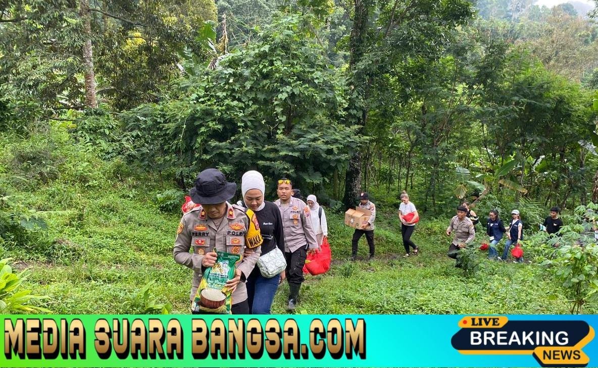 Polri Peduli : Medan Sulit dan Daerah Terpencil Tak Surutkan Polres Jember Salurkan Bantuan Untuk Warga