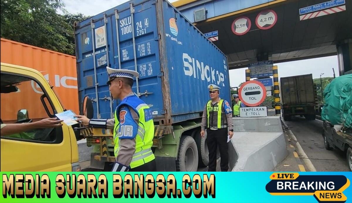 Polda Jatim Tertibkan Truk dan Bus yang Nekat Pakai Lajur Kanan