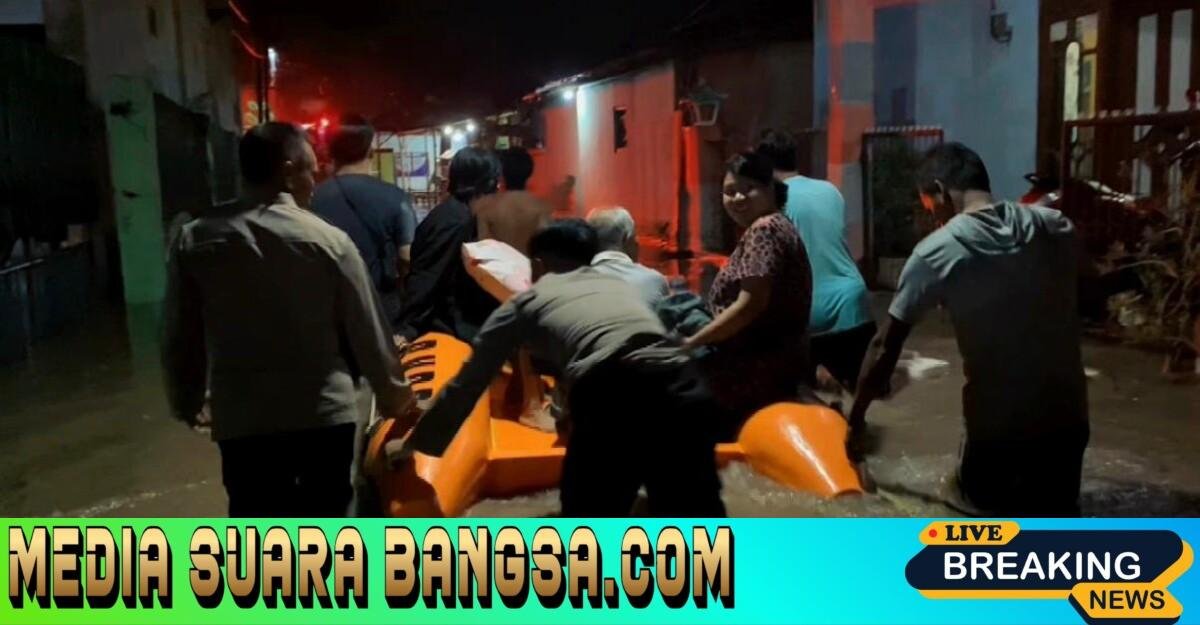 Gerak Cepat Polres Probolinggo Bantu Evakuasi Warga Terdampak Banjir