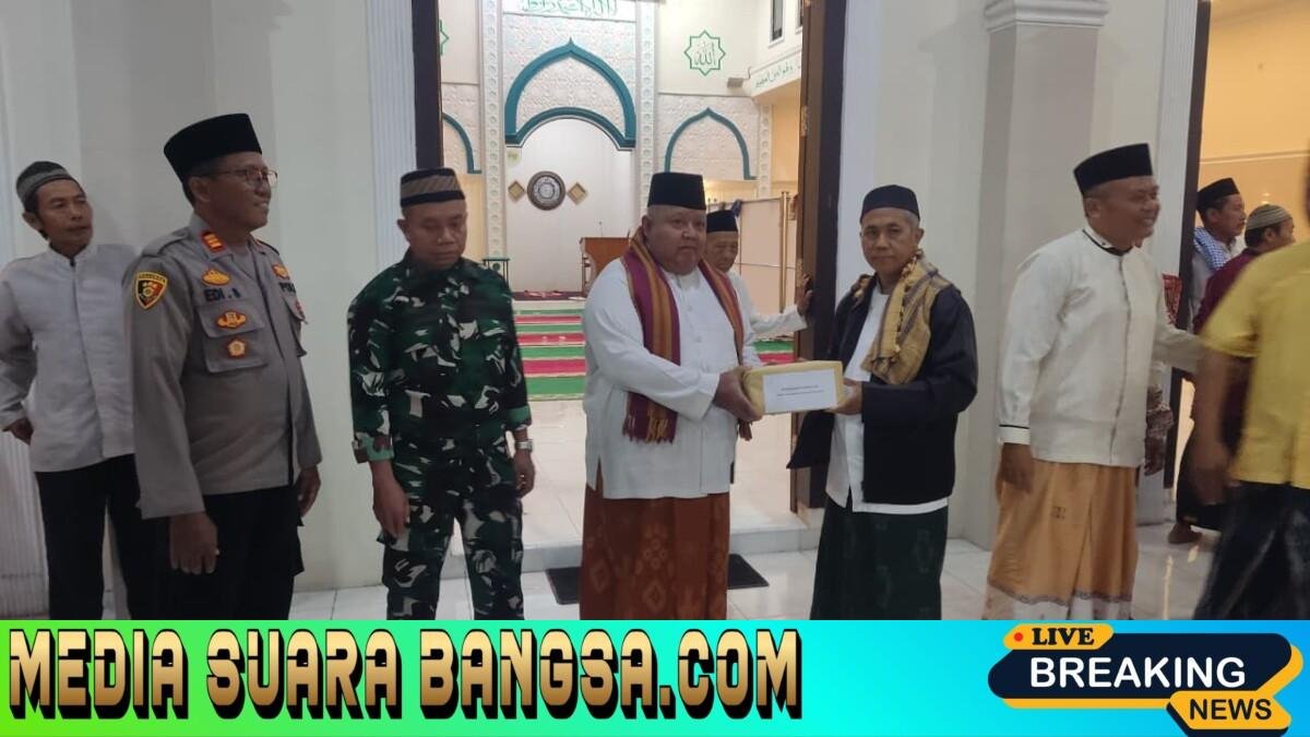 Danramil Glagah Pimpin Safari Ramadan di Tembakon, TNI Hadir Bagi Sembako dan Layanan Kesehatan