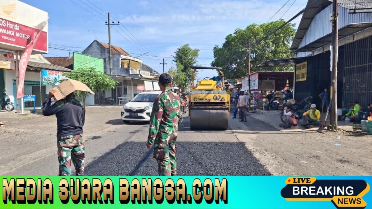 Babinsa Turun Langsung Kawal Perbaikan Jalan, Wujud Kepedulian TNI terhadap Infrastruktur Desa