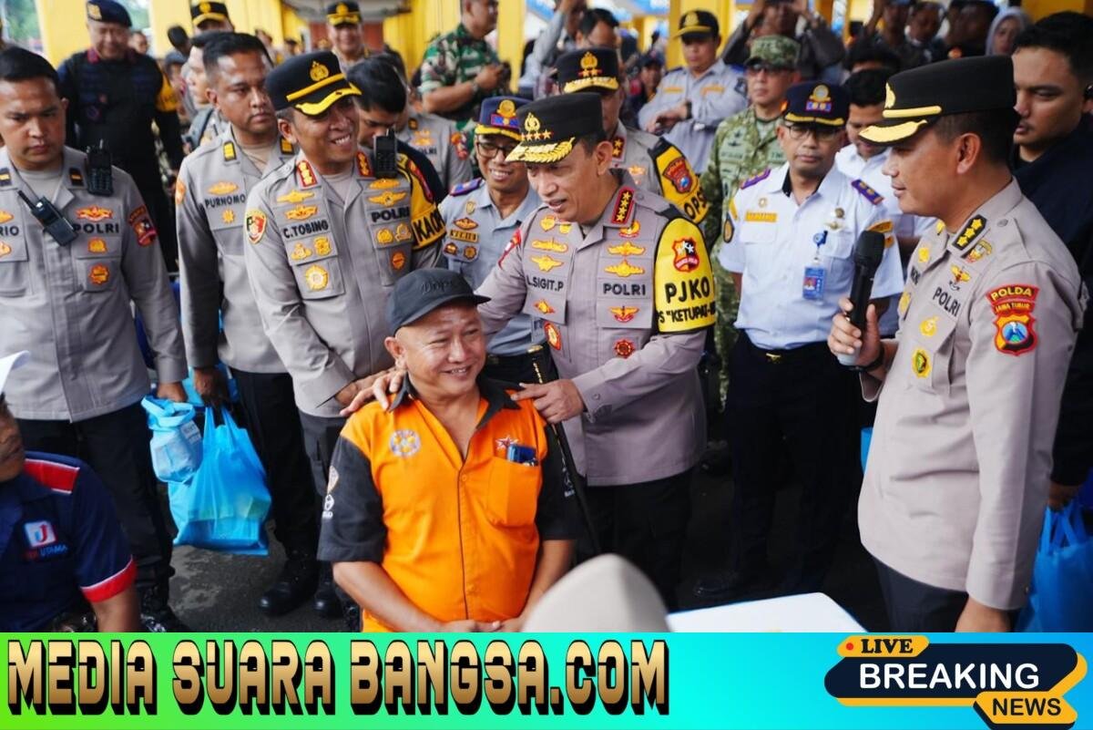 Tinjau Terminal Purabaya, Kapolri ke Sopir Bus: Hati-Hati dan Jaga Keselamatan Pemudik