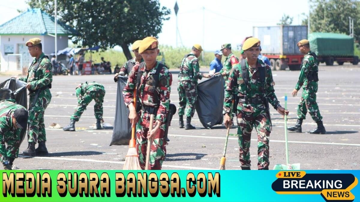 Personel Kodim 0825/Banyuwangi Turun Tangan, Gotong Royong Bersihkan Pelabuhan Bulusan Demi Kelancaran Arus Mudik