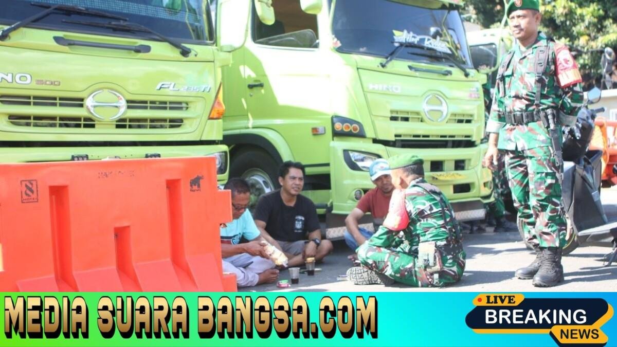Di Waktu Istirahat Siang, Personel Kodim 0825/Banyuwangi Ajak Para Sopir Coffee Break dengan Sajian Kopi dan Makan Snack di Pelabuhan Bulusan