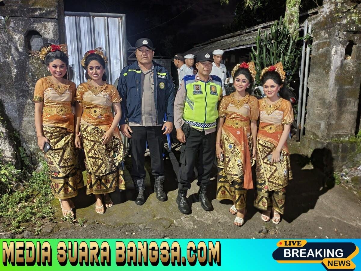 Lestarikan Budaya dan Jaga Keamanan, Polsek Bebandem Amankan Pementasan Bondres Lolak CS di Desa Adat Umanyar
