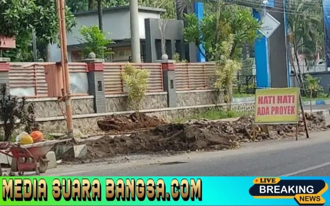 PU CKKP Banyuwangi Lakukan Perawatan Bangunan Pemerintah Daerah Secara Berkala.