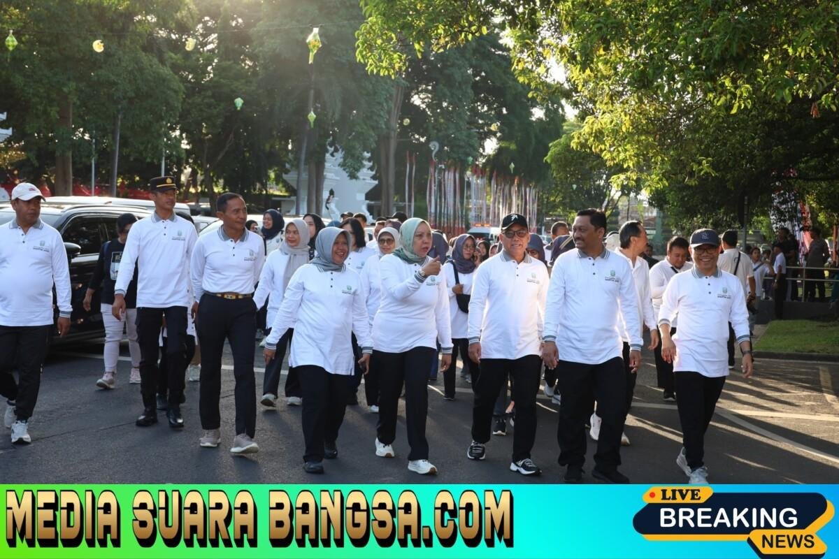 Kasdim 0825/Banyuwangi Turun Langsung Ikuti Jalan Sehat Kartini, Ribuan Warga Padati Pendopo Sabha Swagata