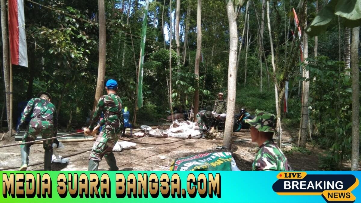 Tanpa Kenal Lelah, Kapten Kav Andoko Pimpin Langsung Personel Bangun Jembatan Rakyat di Hari ke-34 — Sungai Binau Songgon Bersiap Tunduk