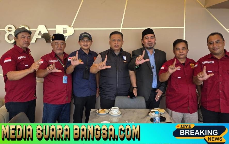 Agus Flores Serahkan Undangan kepada Kakorlantas Polri untuk Hadiri Sholawat Akbar Hari Bhayangkara ke-80 di Banyuwangi