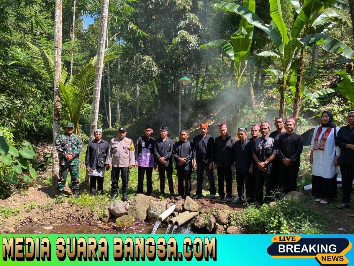 “Ketika Air Mengalir, Sejarah Berbicara : Koramil 0825/21 Kalipuro Kawal Jejak Leluhur di Sumber Pesucian”