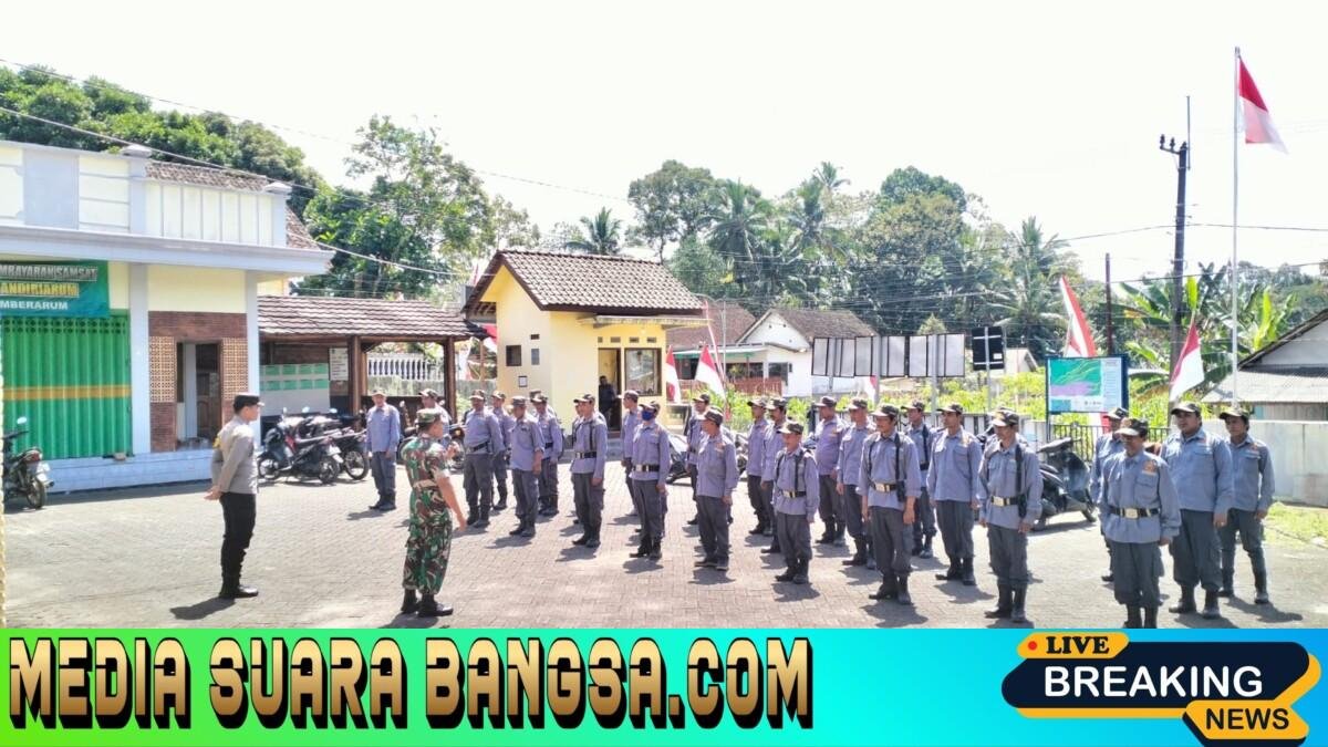 Songgon Siaga Jelang HUT RI Ke-81 Babinsa Turun Langsung Bentengi Keamanan Desa