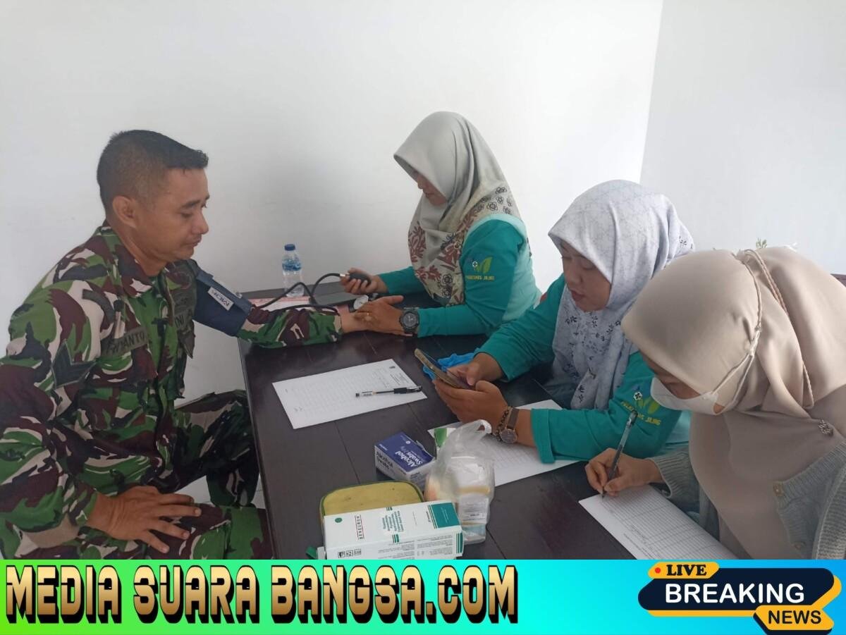 Jaga Kebugaran Prajurit, Koramil 0825/06 Gambiran Gandeng Puskesmas Gelar Pemeriksaan Kesehatan Rutin.
