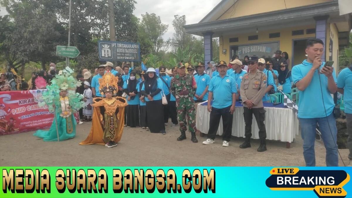 Babinsa Koramil Songgon Jaga Kekompakan Warga, Karnaval HUT RI Ke-81 Desa Sumberarum Berlangsung Meriah Dan Aman