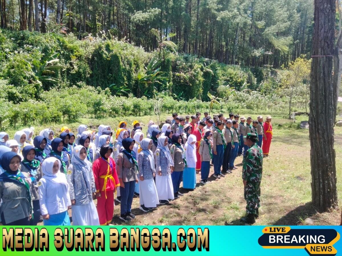 Batituud Dan Babinsa Koramil Songgon Tempa Jiwa Nasionalisme Ratusan Pelajar Di Tengah Rimbun Pinus Songgon 
