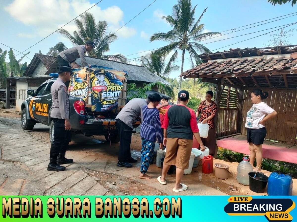 Polres Trenggalek Pasok Ribuan Liter Air Bersih Pakai Mobil Patroli Modifikasi