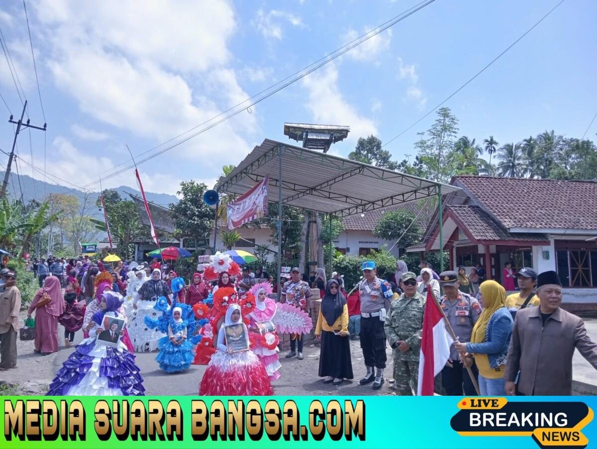 Semarakkan HUT RI ke-81, Sinergitas TNI-Polri Gelar Pengamanan Ketat Pawai Budaya Desa Banyuanyar