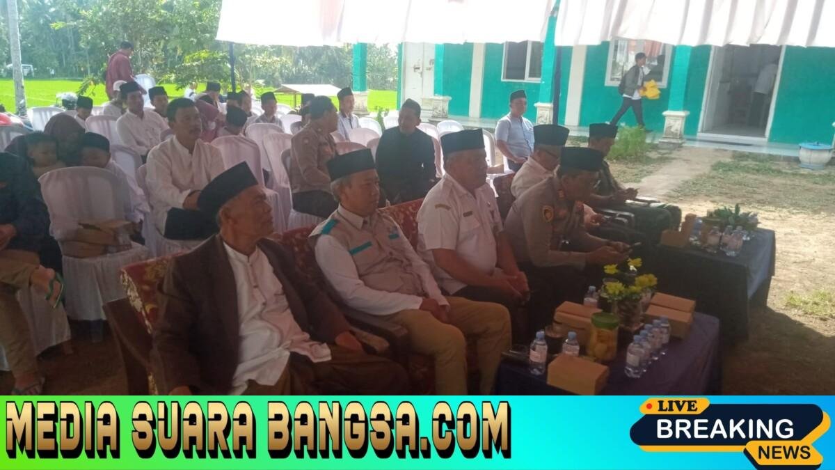 Anggota Koramil 0825/03 Glagah Dampingi Khitanan Massal YBM PLN Banyuwangi di Ponpes Afifudin Muhajir