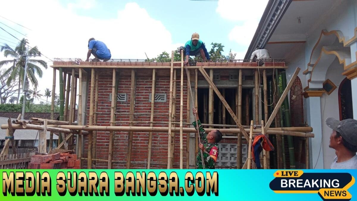 Babinsa Pakel Bersama Warga Gotong Royong Bangun Fasilitas Masjid Al Ikhlas