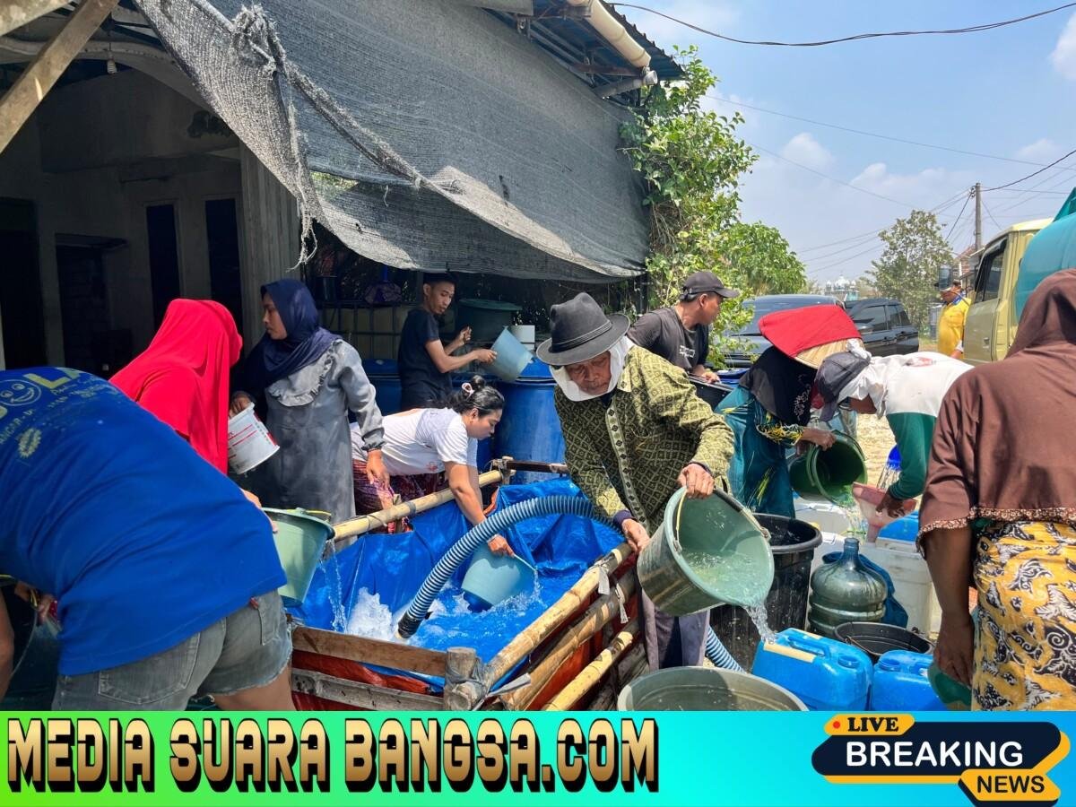 Di Tengah Kekeringan, YBM PLN UIP JBTB dan Srikandi PLN Salurkan 40 Ribu Liter Air untuk Warga Lamongan
